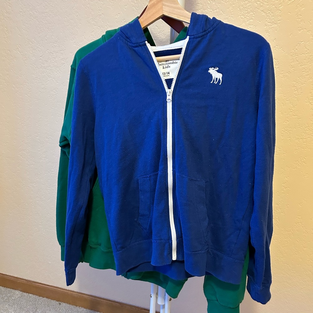 2 Hoodies Sweaters for 15 Unisex Size S